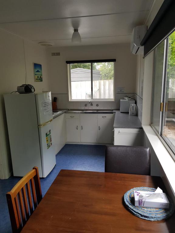 Cucina o angolo cottura di Phillip Island Cottages