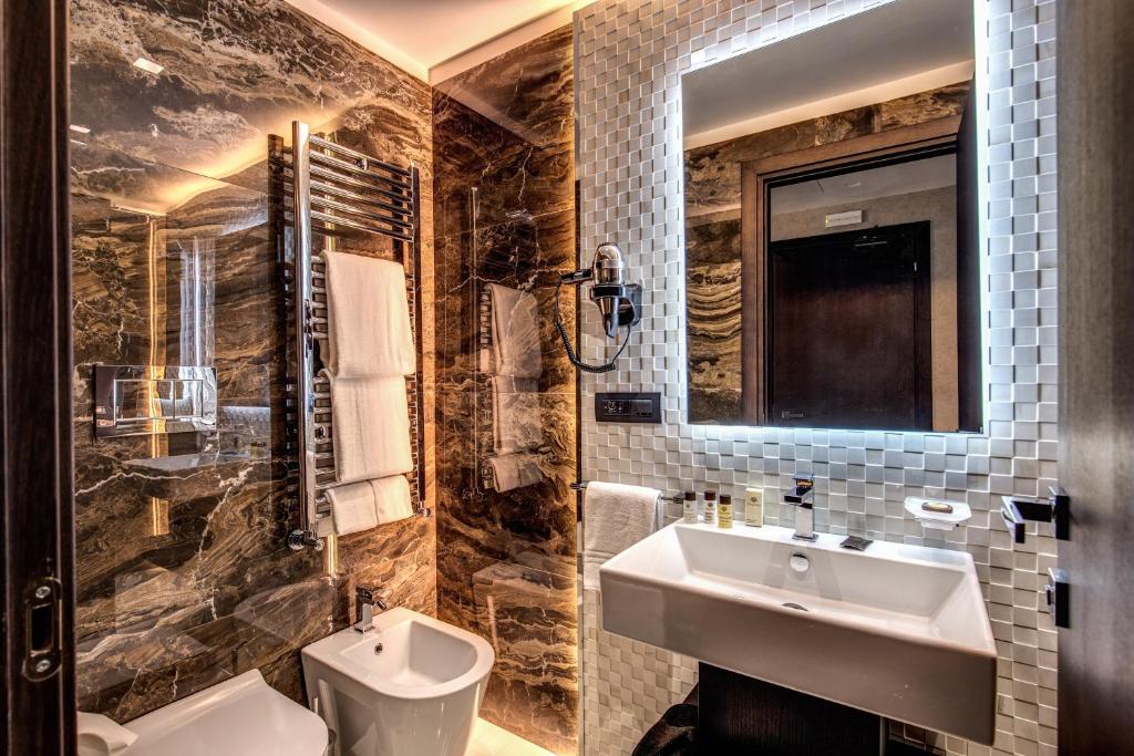Koupelna v ubytování Prassede Palace Hotel