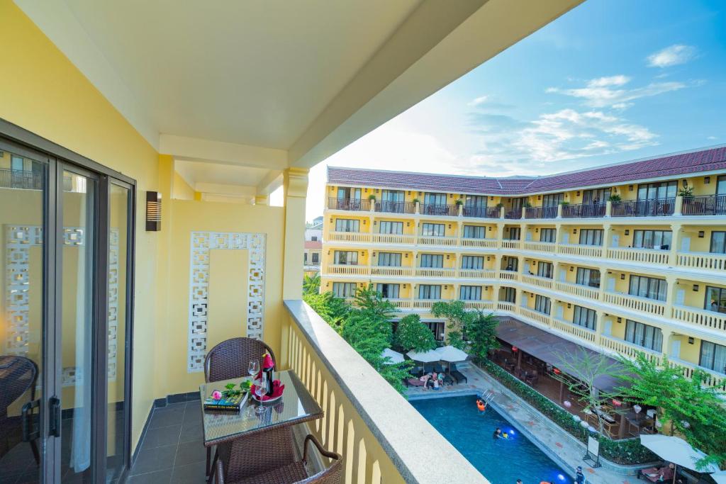 Hoi An Central Boutique Hotel & Spa (Little Hoi An Central Boutique Hotel & Spa) - Grand Deluxe Room With Large Balcony