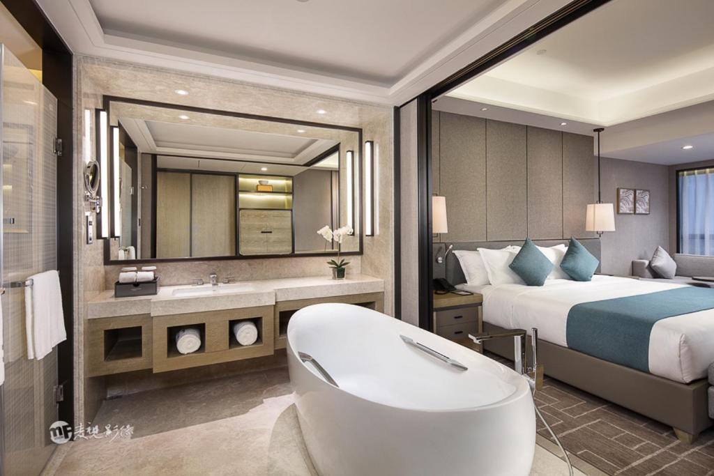 Wyndham Grand Maoming - Superior King Room - Smoking