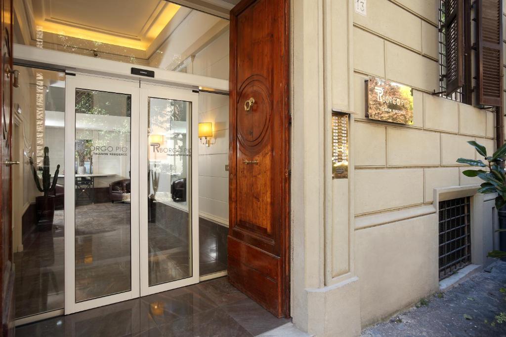 La fachada o entrada de Trianon Borgo Pio Aparthotel