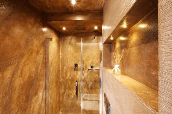 a bathroom with a shower with a glass door at B&B Il Parco in Monterosso al Mare