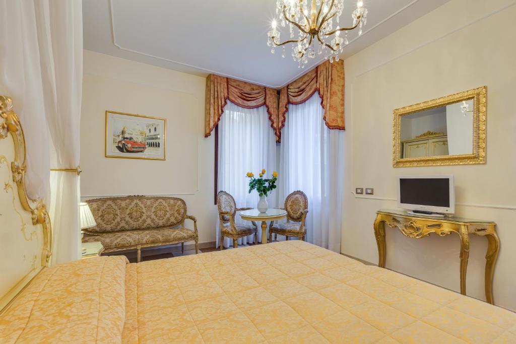 TV a/nebo společenská místnost v ubytování Hotel At Leonard