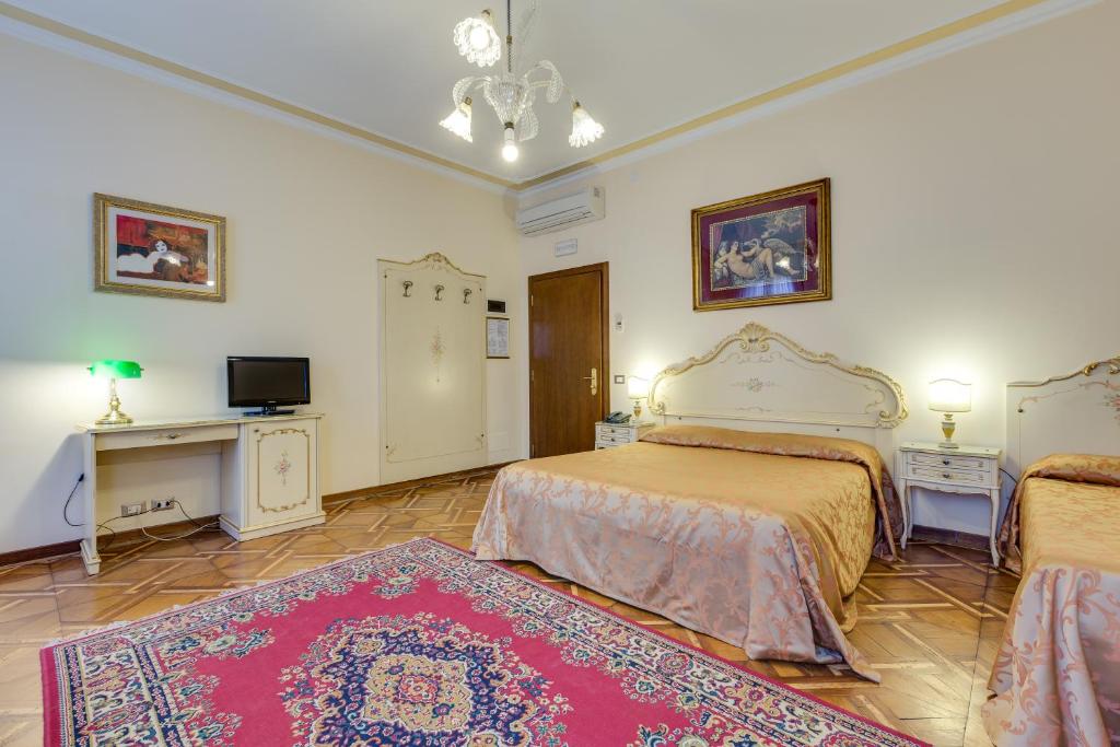 Postel nebo postele na pokoji v ubytování Hotel At Leonard