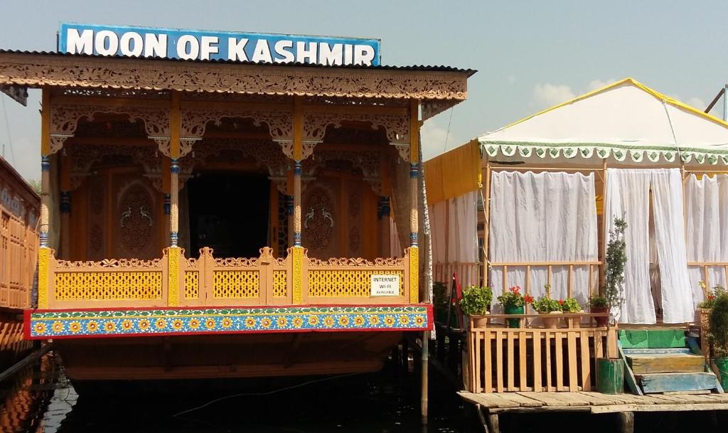 a boat in the water with a room of kashimp at Houseboat Moon of Kashmir in Srinagar