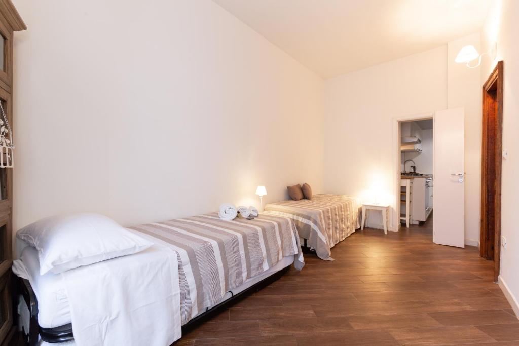 A bed or beds in a room at Quattro Canti Charming Flat