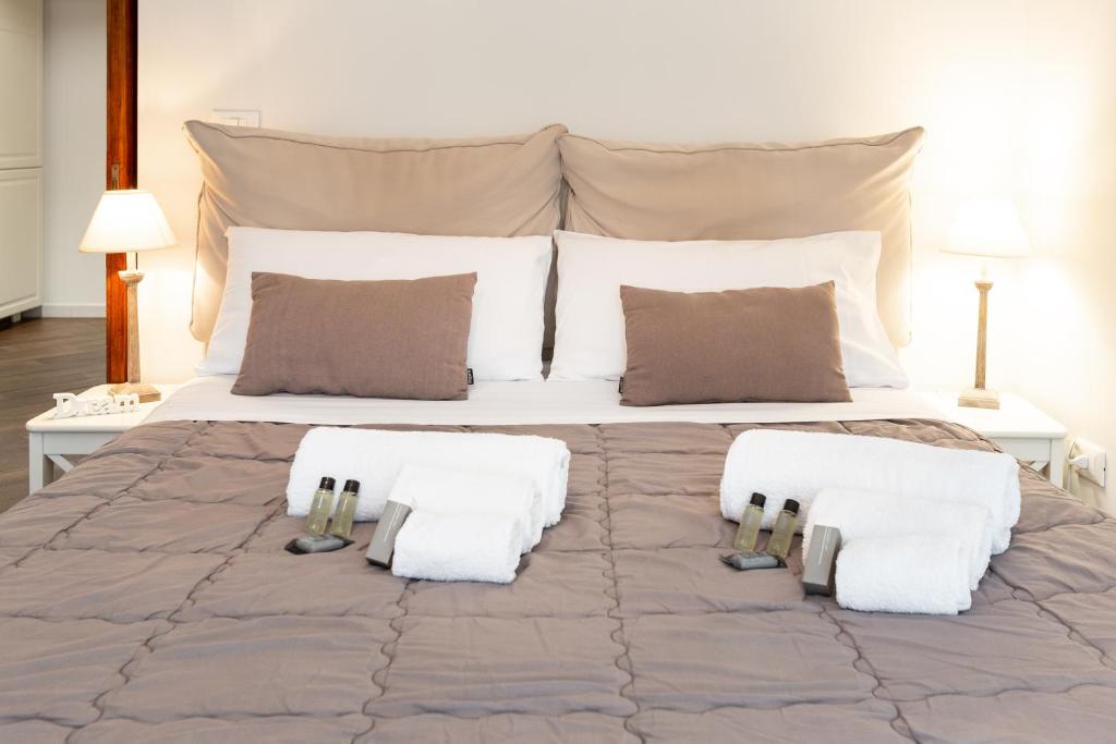A bed or beds in a room at Quattro Canti Charming Flat