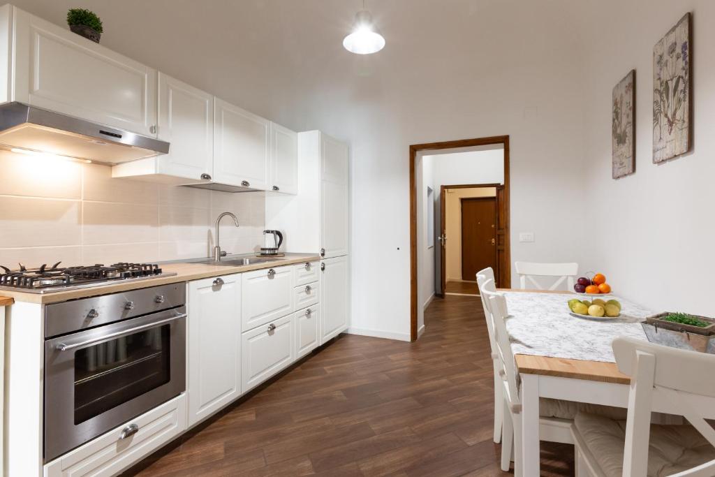 A kitchen or kitchenette at Quattro Canti Charming Flat
