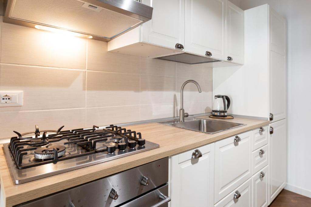 A kitchen or kitchenette at Quattro Canti Charming Flat