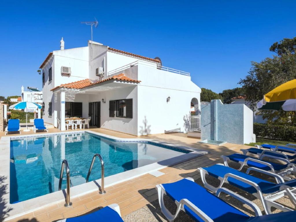 Gallery image of Spacious Holiday Home in Vilamoura with Private Pool in Vilamoura