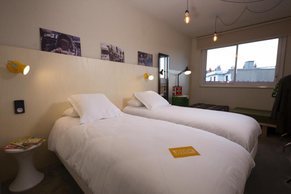 Postel nebo postele na pokoji v ubytování The Originals City Hotel Artyster Clermont Ferrand
