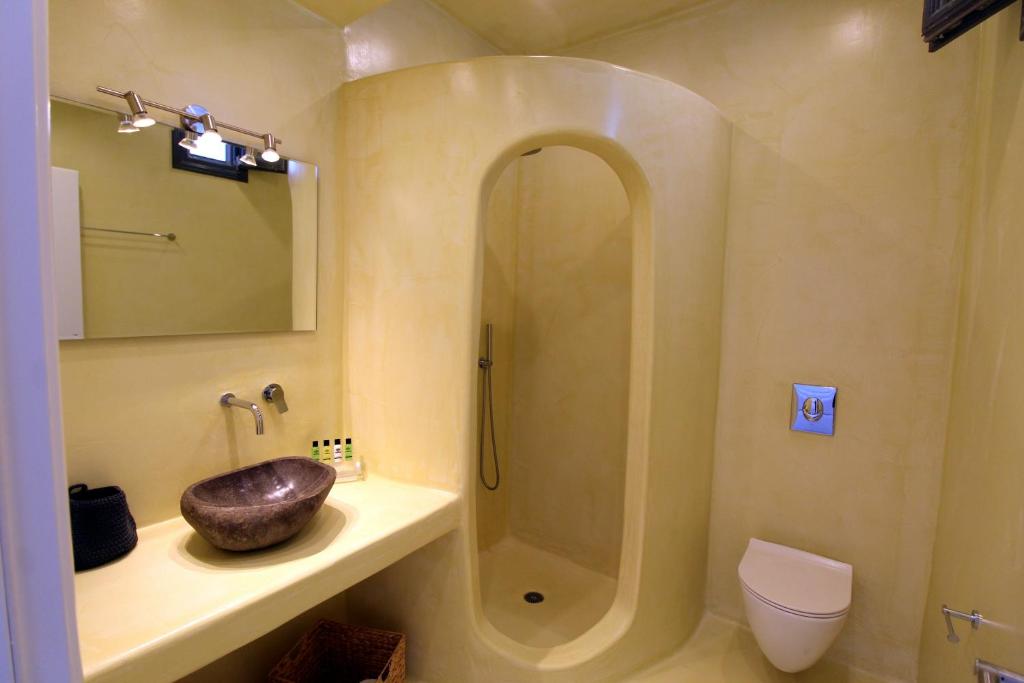 Koupelna v ubytování Filira Suites
