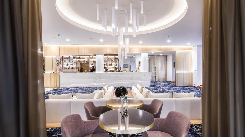 The President - Resim 17