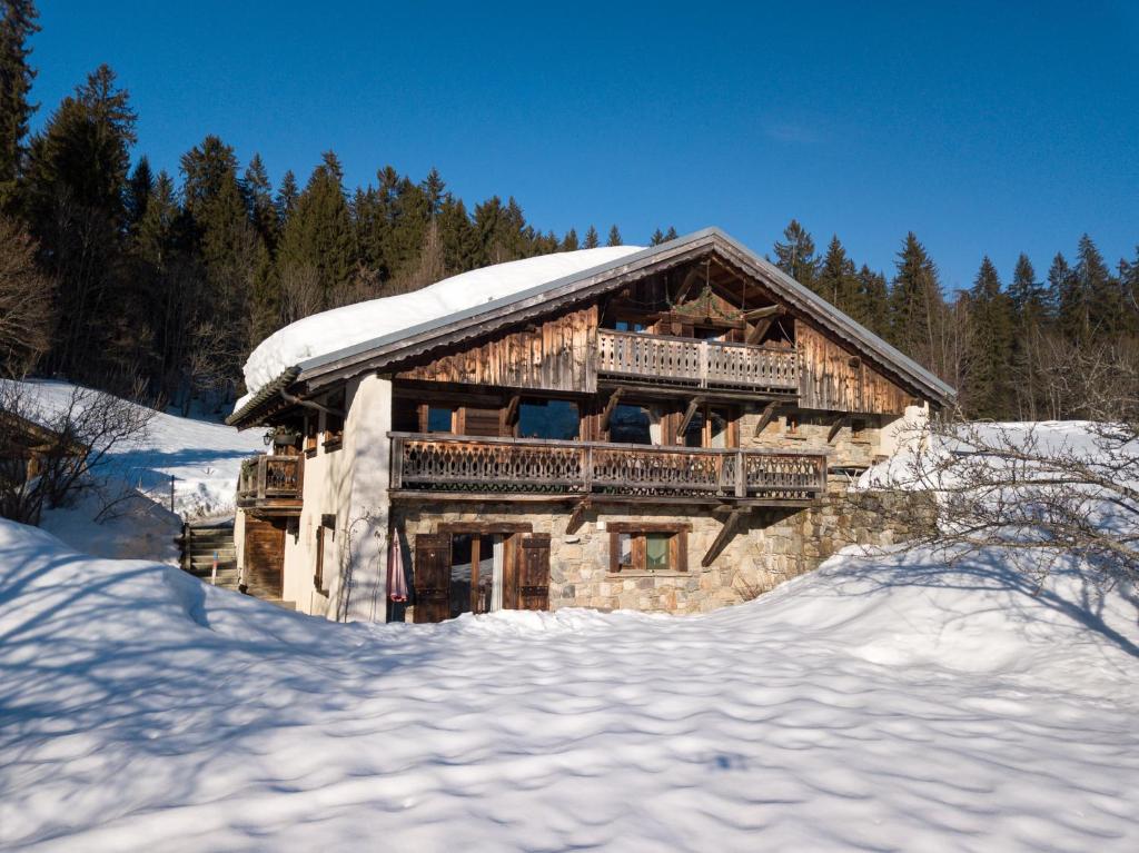 冬のChalet devant le boisの様子