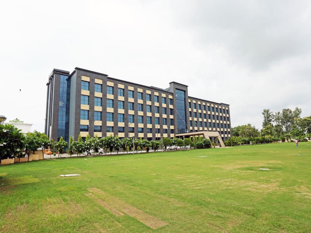 Golden Blossom Imperial Resorts, Lucknow (updated prices 2024)