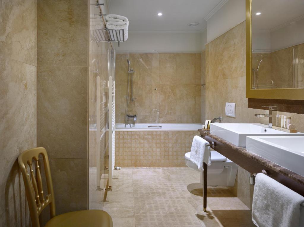 Kupatilo u objektu Grandezza Hotel Luxury Palace