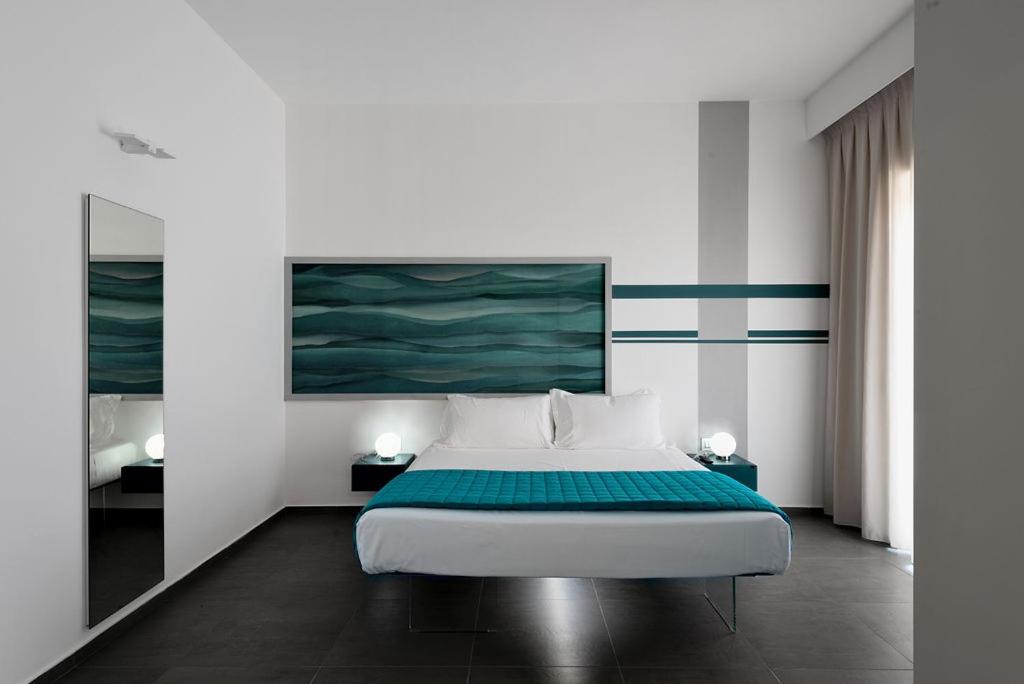 Postel nebo postele na pokoji v ubytování nautilus b&b suite design