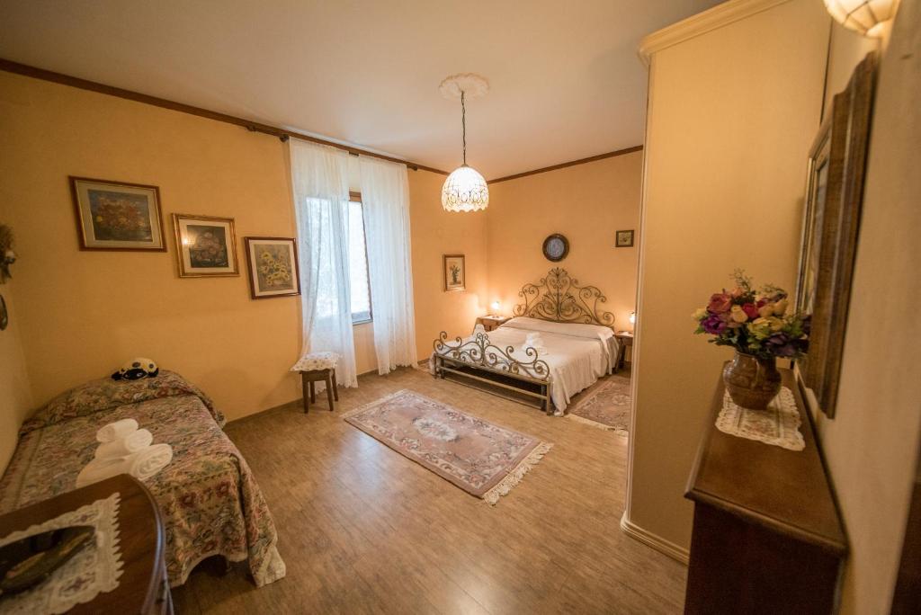 מיטה או מיטות בחדר ב-CASA CECCONI (ON THE HILLS OF FLORENCE)
