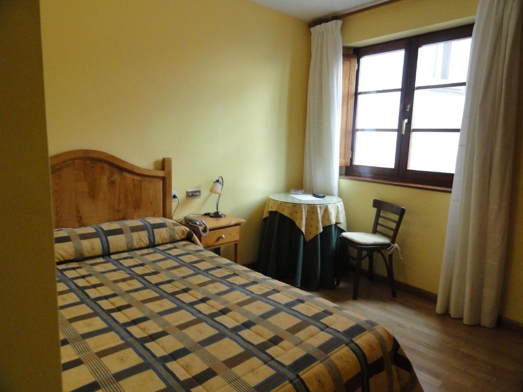 Cama o camas de una habitación en Hotel Restaurante Casa Petronila