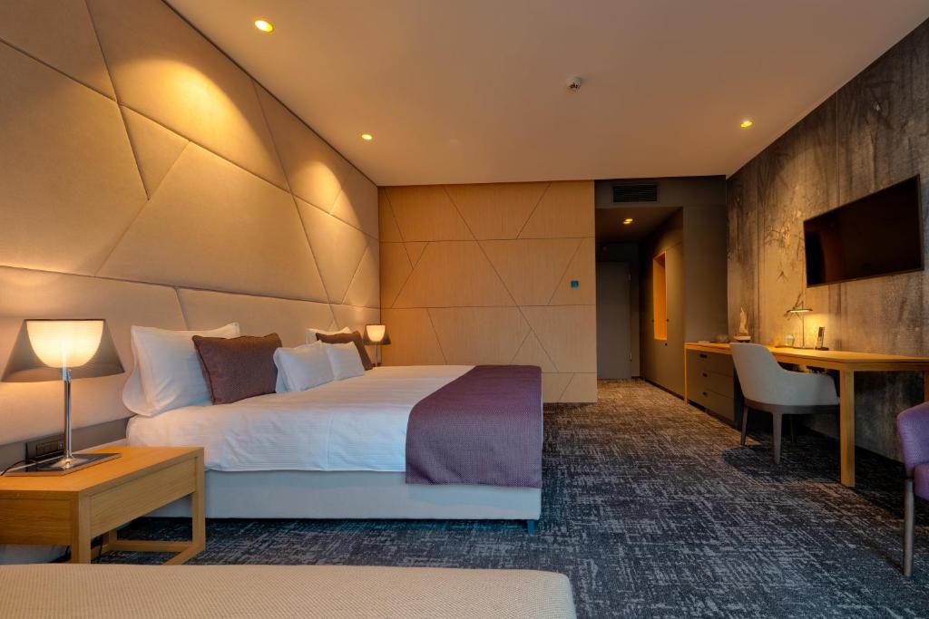 Posteľ alebo postele v izbe v ubytovaní Donautica Hotel & Restaurant