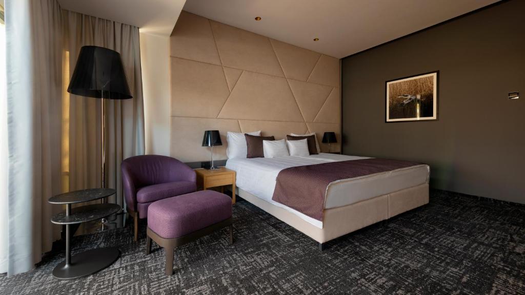 Posteľ alebo postele v izbe v ubytovaní Donautica Hotel & Restaurant