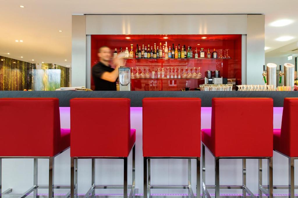 Lounge atau bar di ibis Styles Karlsruhe Ettlingen