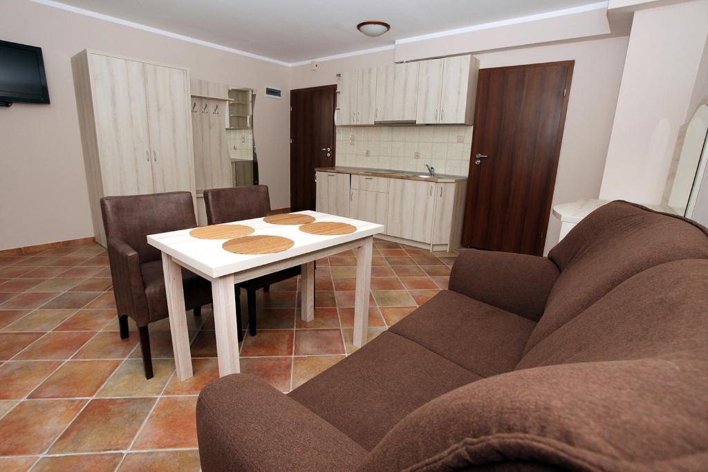 Kuchyňa alebo kuchynka v ubytovaní Apartamenty Rok