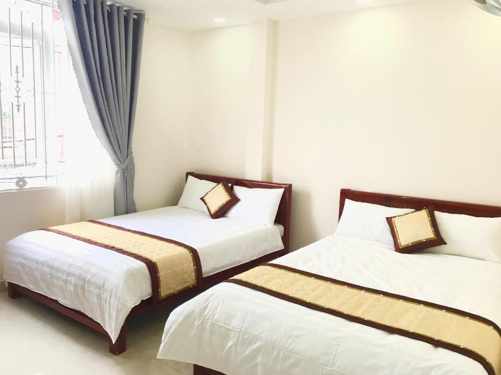 Tempat tidur dalam kamar di Mai Ngoc Hotel
