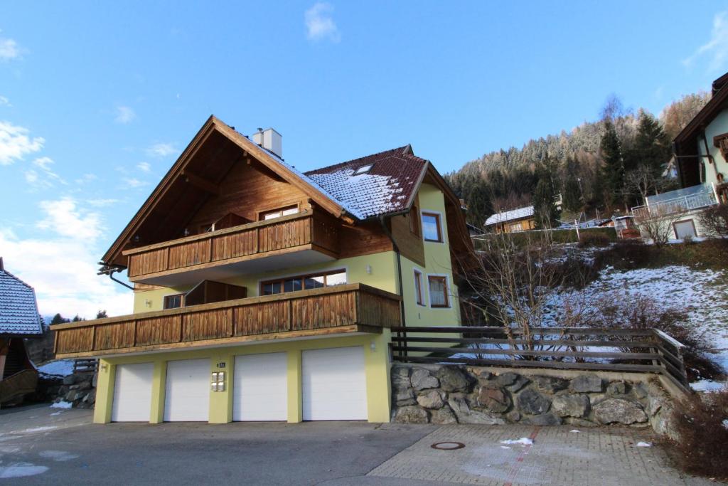 Nespecifikovaný výhled na hory nebo výhled na hory při pohledu z apartmánu