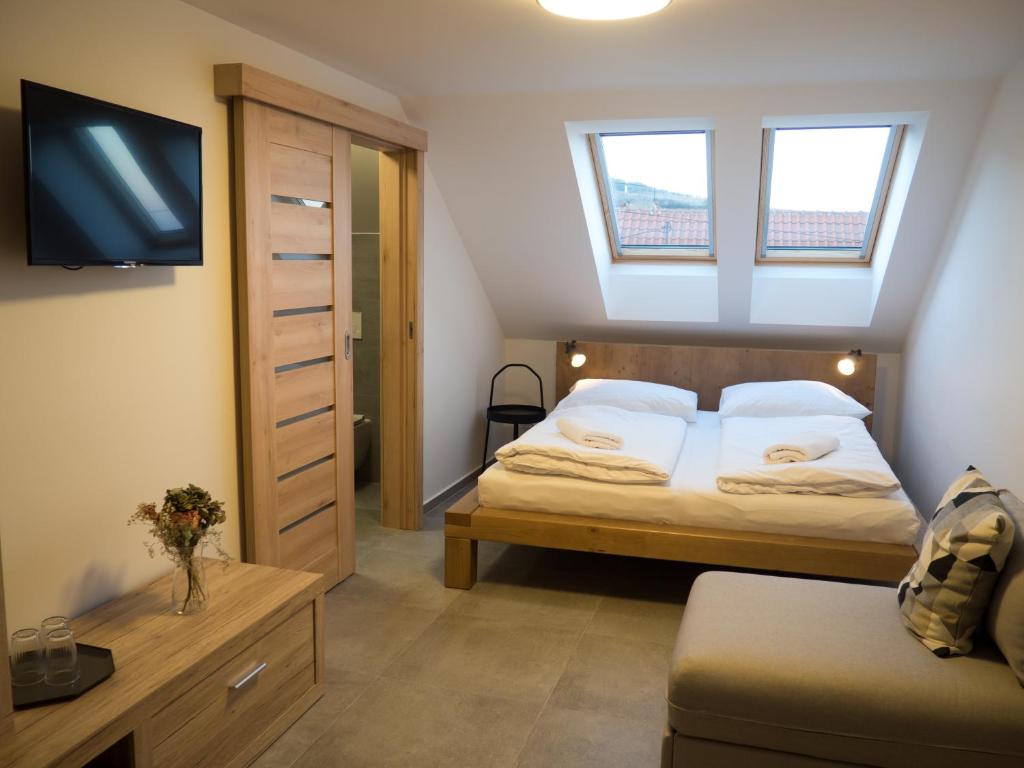 Postel nebo postele na pokoji v ubytování Restaurace - Apartmány Bobule