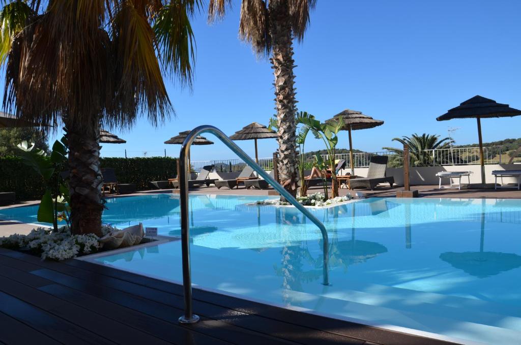 Bazén v ubytování Boutique Hotel Su Sergenti nebo v jeho okolí