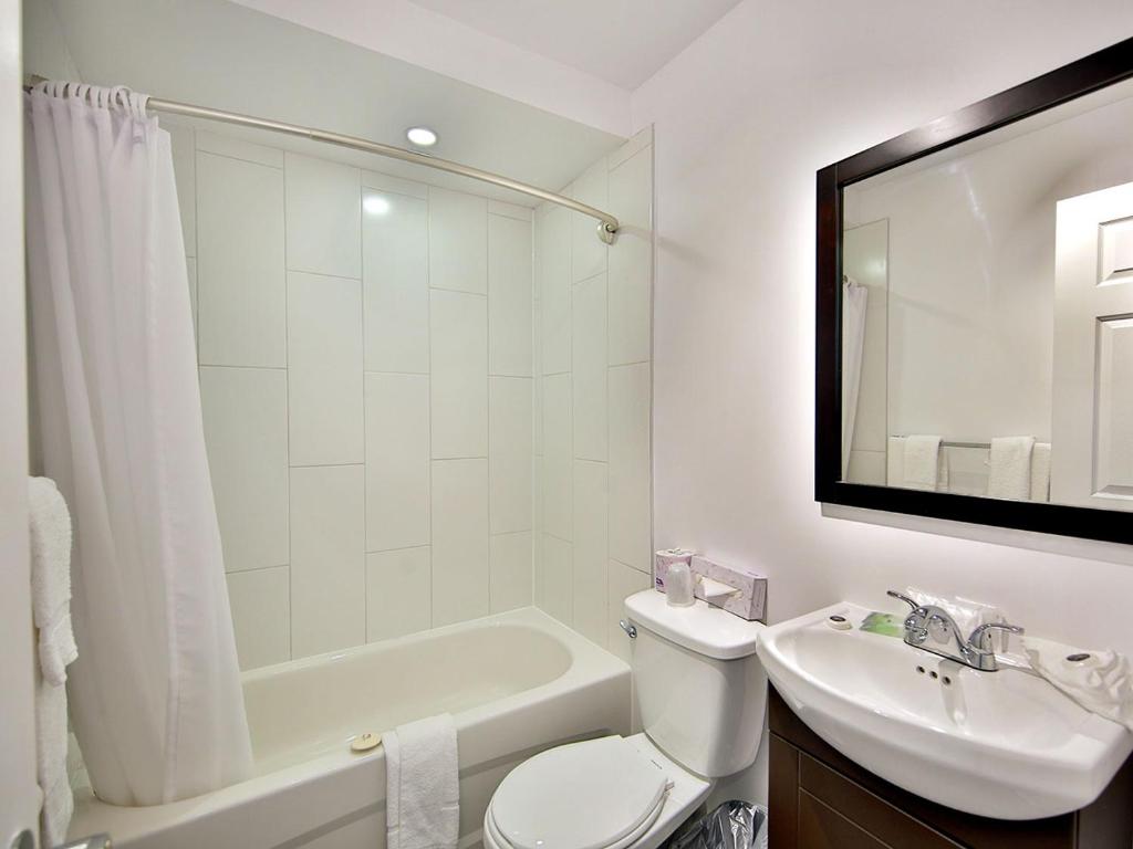 Koupelna v ubytování Hotel Newstar Montréal