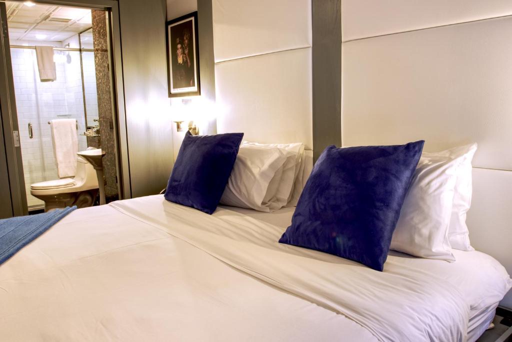 The Ridge - Standard King Room