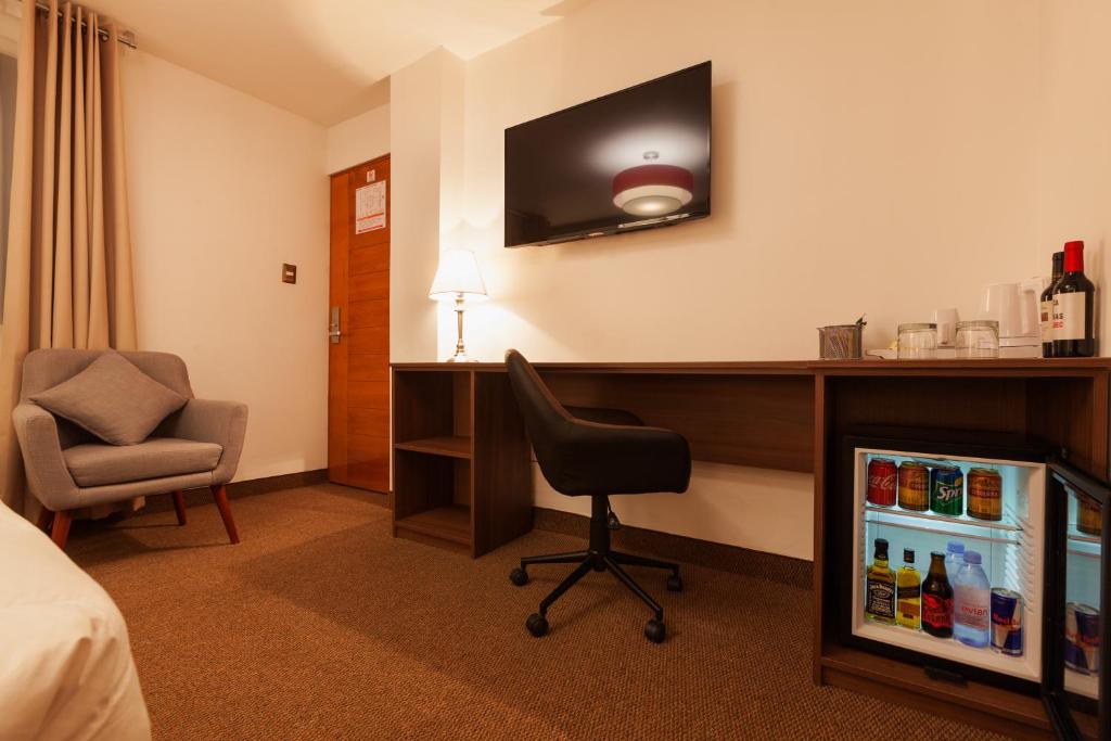 TV a/nebo společenská místnost v ubytování Inti Punku Machupicchu Hotel & Suites