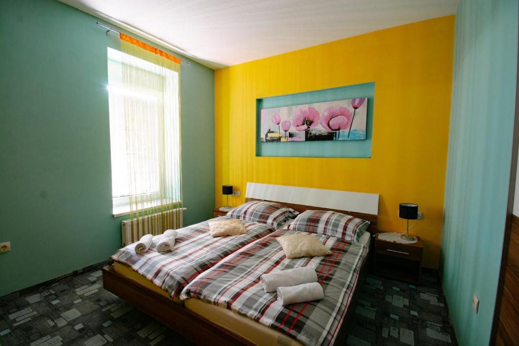 Postel nebo postele na pokoji v ubytování Apartments Pri Adamsovih