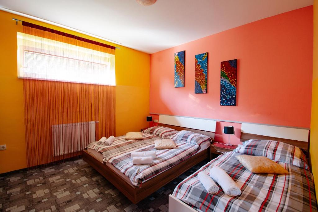 Postel nebo postele na pokoji v ubytování Apartments Pri Adamsovih