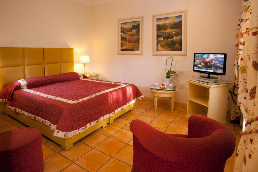 Uma televisão e/ou sistema de entretenimento em Hotel Piccolo Borgo