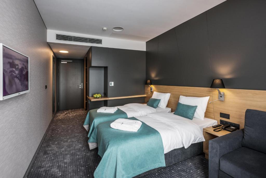 Posteľ alebo postele v izbe v ubytovaní Regatta Hotel Restauracja Spa