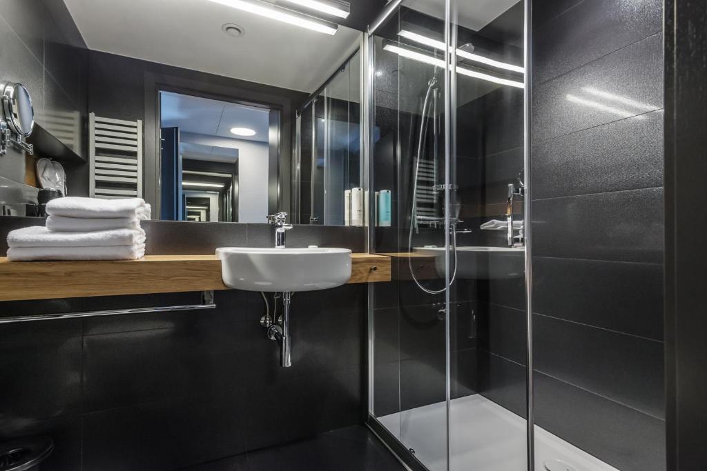 Kúpeľňa v ubytovaní Regatta Hotel Restauracja Spa