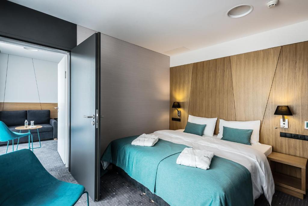 Posteľ alebo postele v izbe v ubytovaní Regatta Hotel Restauracja Spa