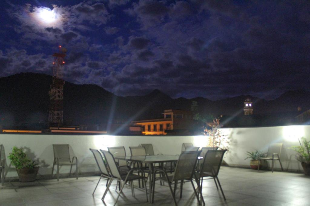 Nespecifikovaný výhled na hory nebo výhled na hory při pohledu z hotelu