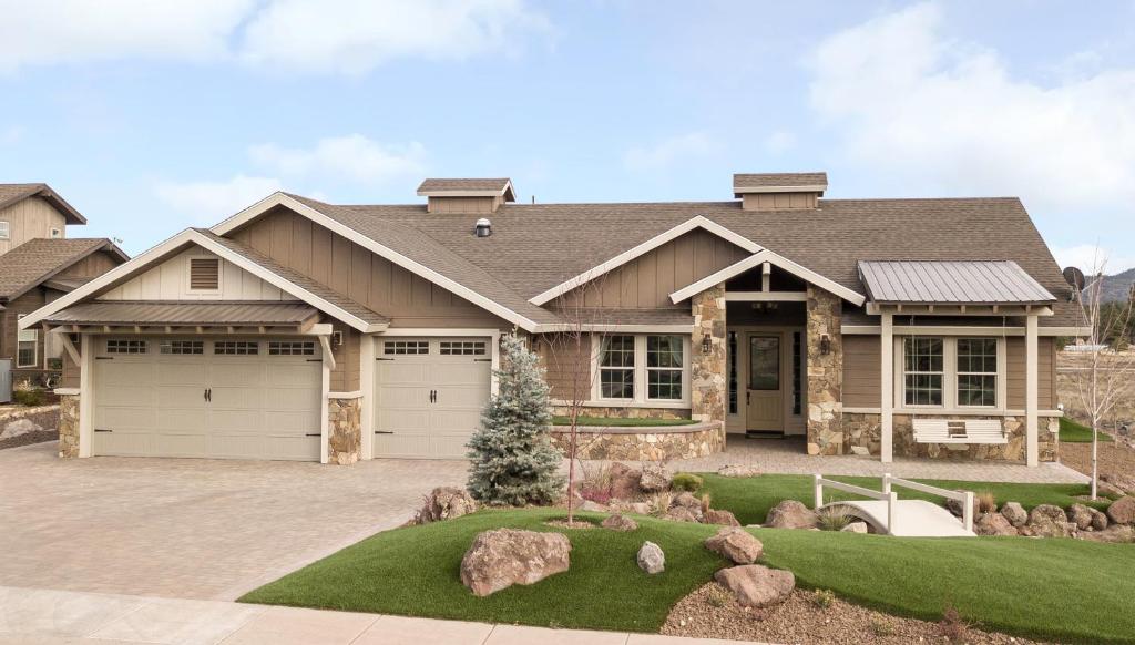 a house with a garage and landscaping at Fairway Getaway in Williams