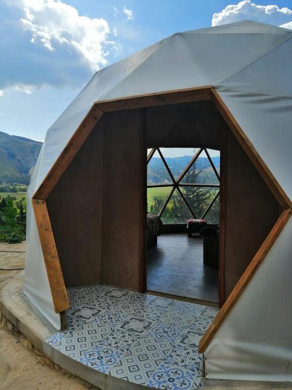 Nespecifikovaný výhled na hory nebo výhled na hory při pohledu z luxury tent