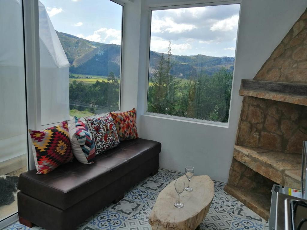 Nespecifikovaný výhled na hory nebo výhled na hory při pohledu z luxury tent