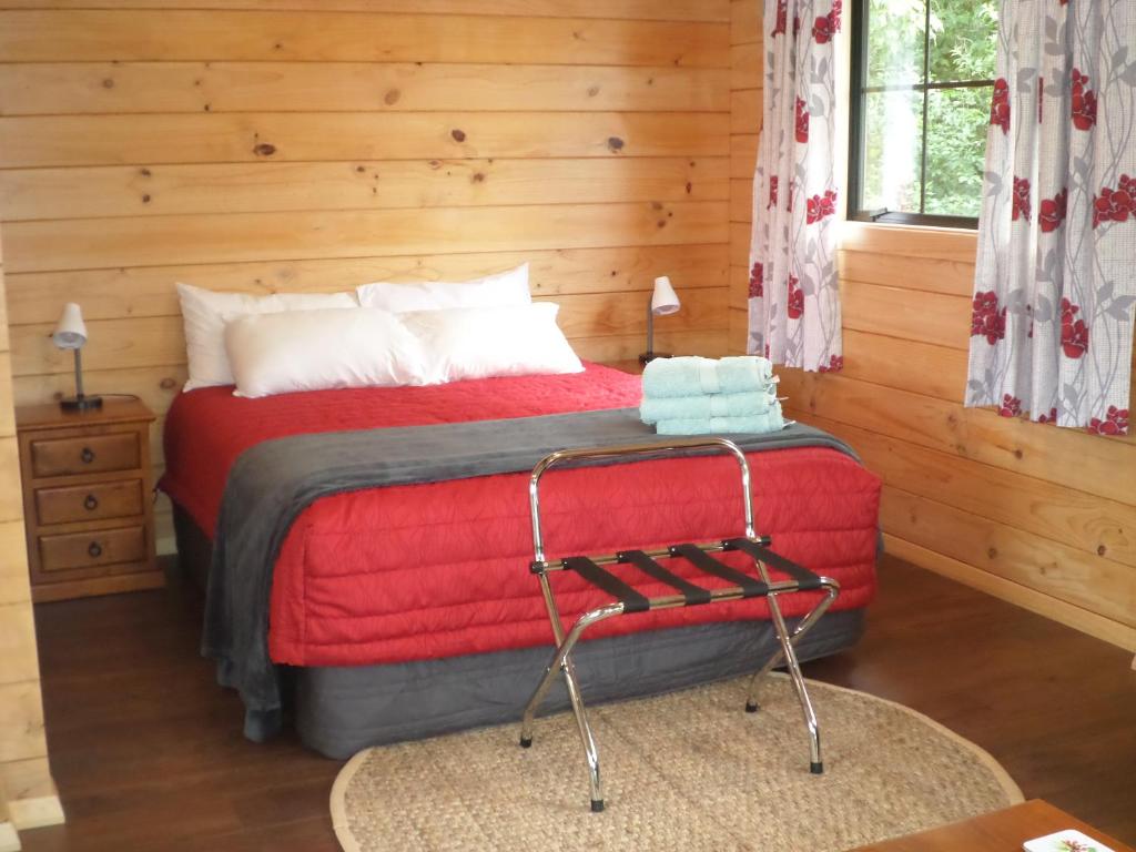 Postel nebo postele na pokoji v ubytování Central Chalets Ltd