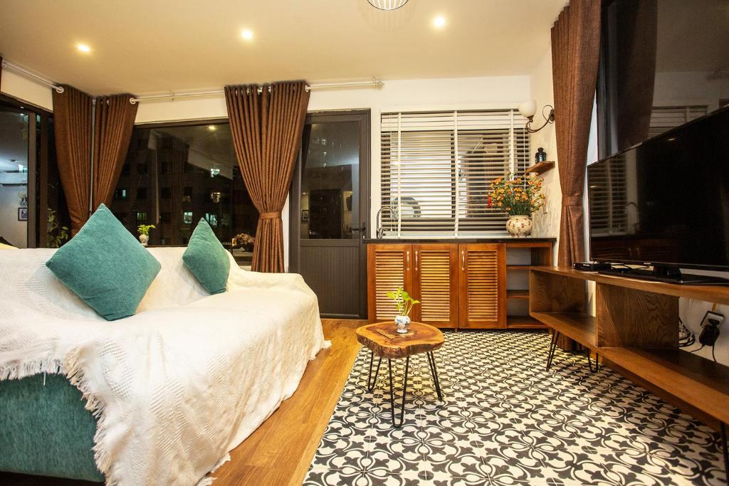 TV a/nebo společenská místnost v ubytování Dinh Ami Hanoi Hotel