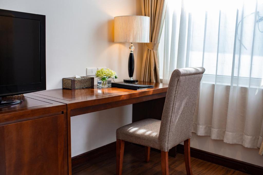 TV a/nebo společenská místnost v ubytování Nesta Hotel Hanoi