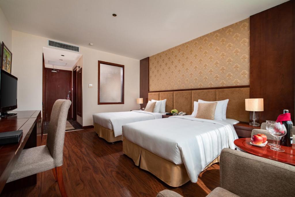 Postel nebo postele na pokoji v ubytování Nesta Hotel Hanoi