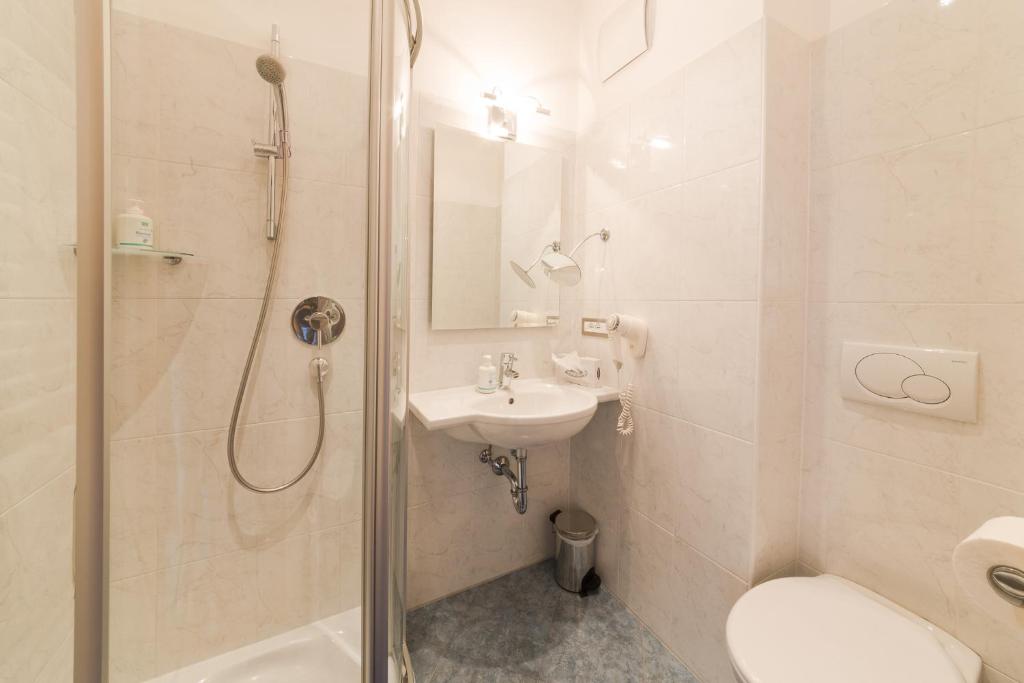 Koupelna v ubytování Hotel Wessobrunn