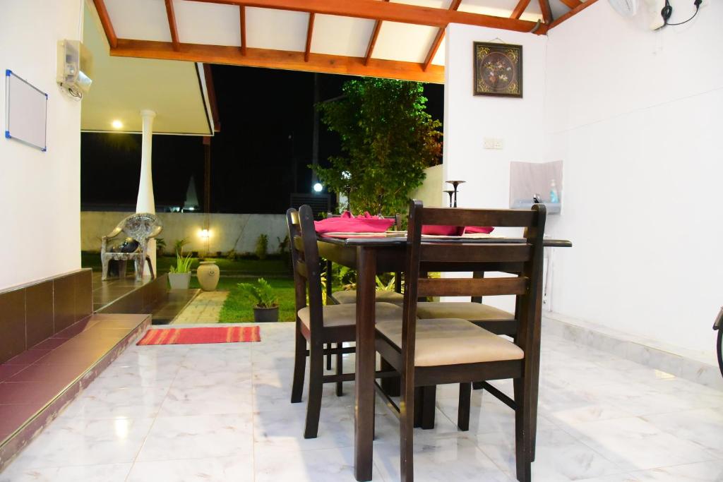 White Villa Airport Transit Hotel - 18